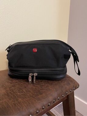 SwissGear Black Travel Toiletry Case Bag! Wrist strap, two seperate compartments